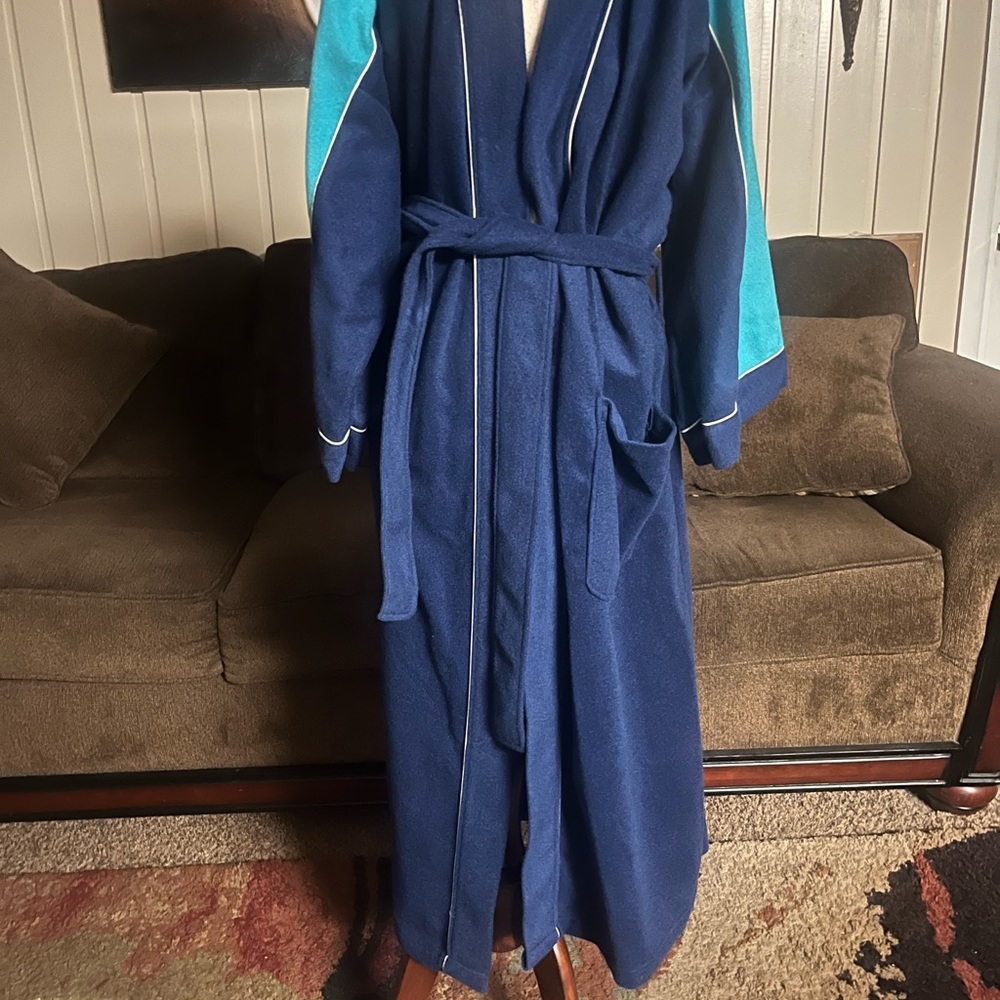Classic collection by Van Heusen Men’s Navy/Turquoise ~ One Size Robe ~ New - Picture 9 of 16